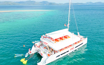Luxury yacht with guests enjoying island hopping near Pattaya.