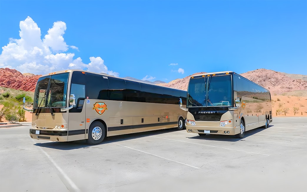 Tour buses parked at a scenic stop during a Las Vegas to Grand Canyon West and Hoover Dam tour.