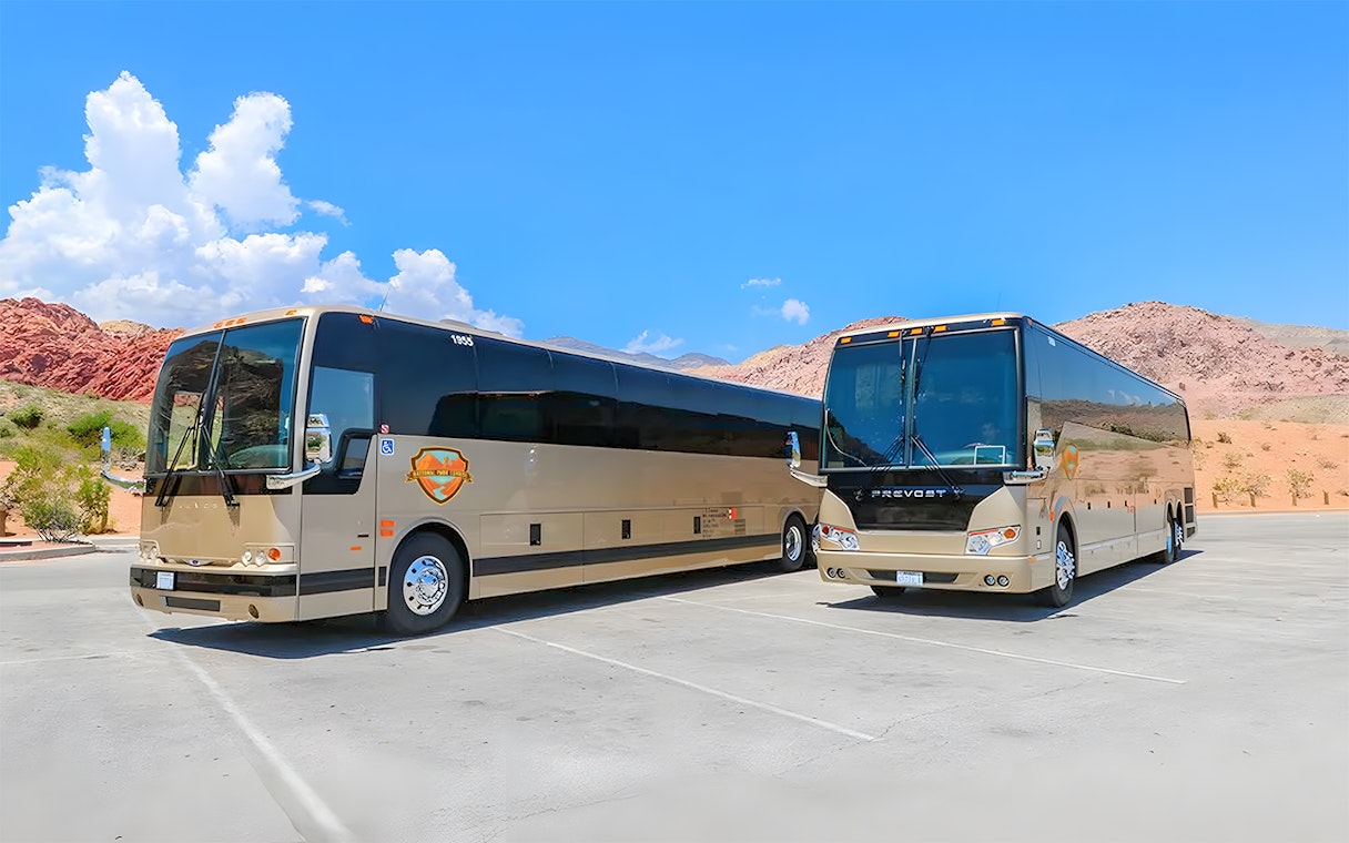 Tour buses parked at a scenic stop during a Las Vegas to Grand Canyon West and Hoover Dam tour.