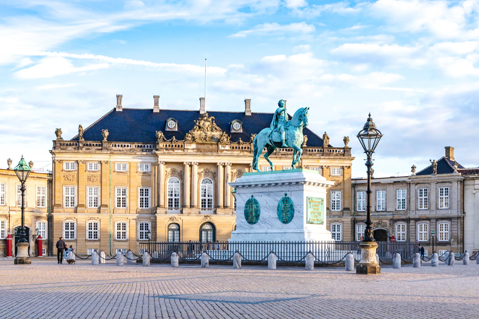 fast-track amalienborg palace museum copenhagen private tour-1