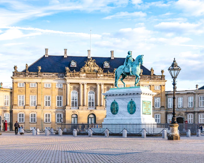 Amalienborg Palace Museum Skip-the-Line Private Tour (Product 52405)