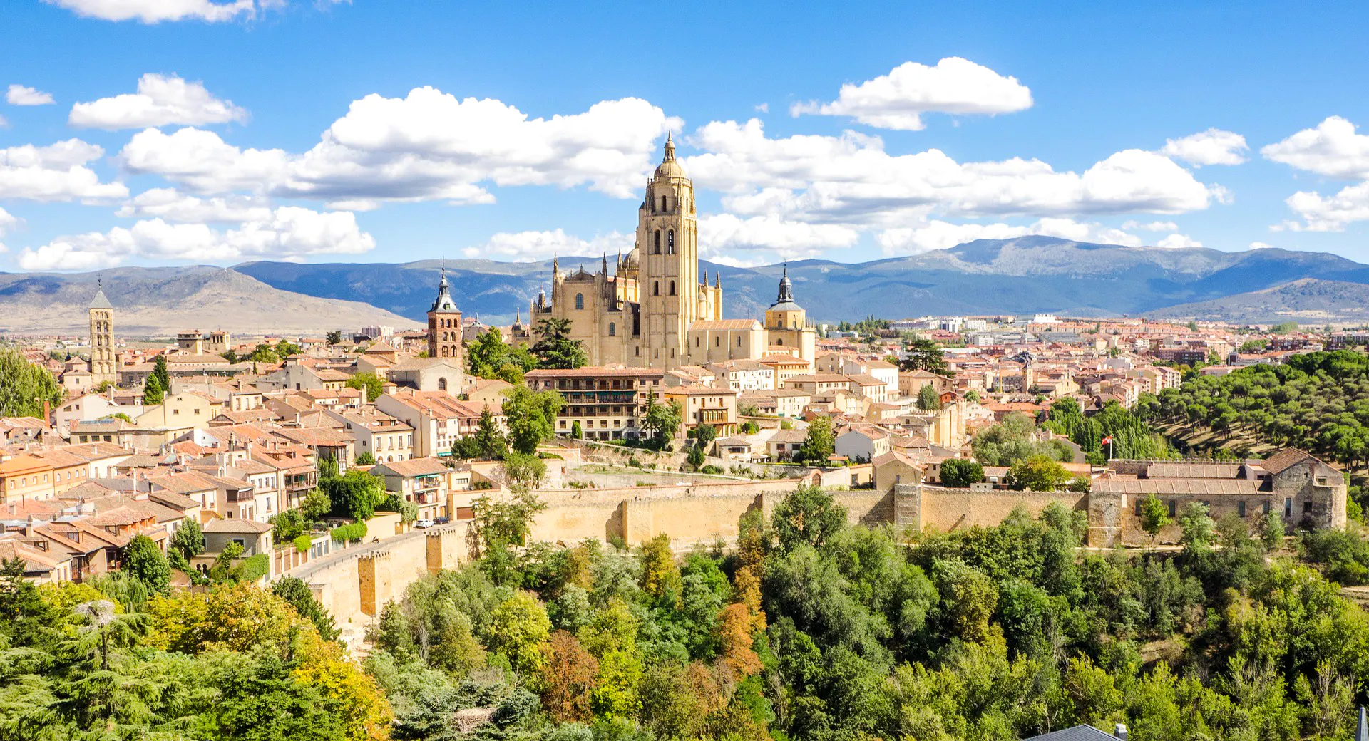 Segovia’s Treasures: Aqueduct, Cathedral & Alcazar (Product 54568)