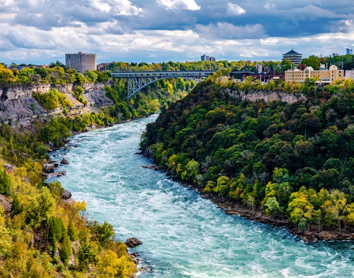 Niagara River flowing through Niagara Gorge with Whirlpool Rapids Bridge in the background.