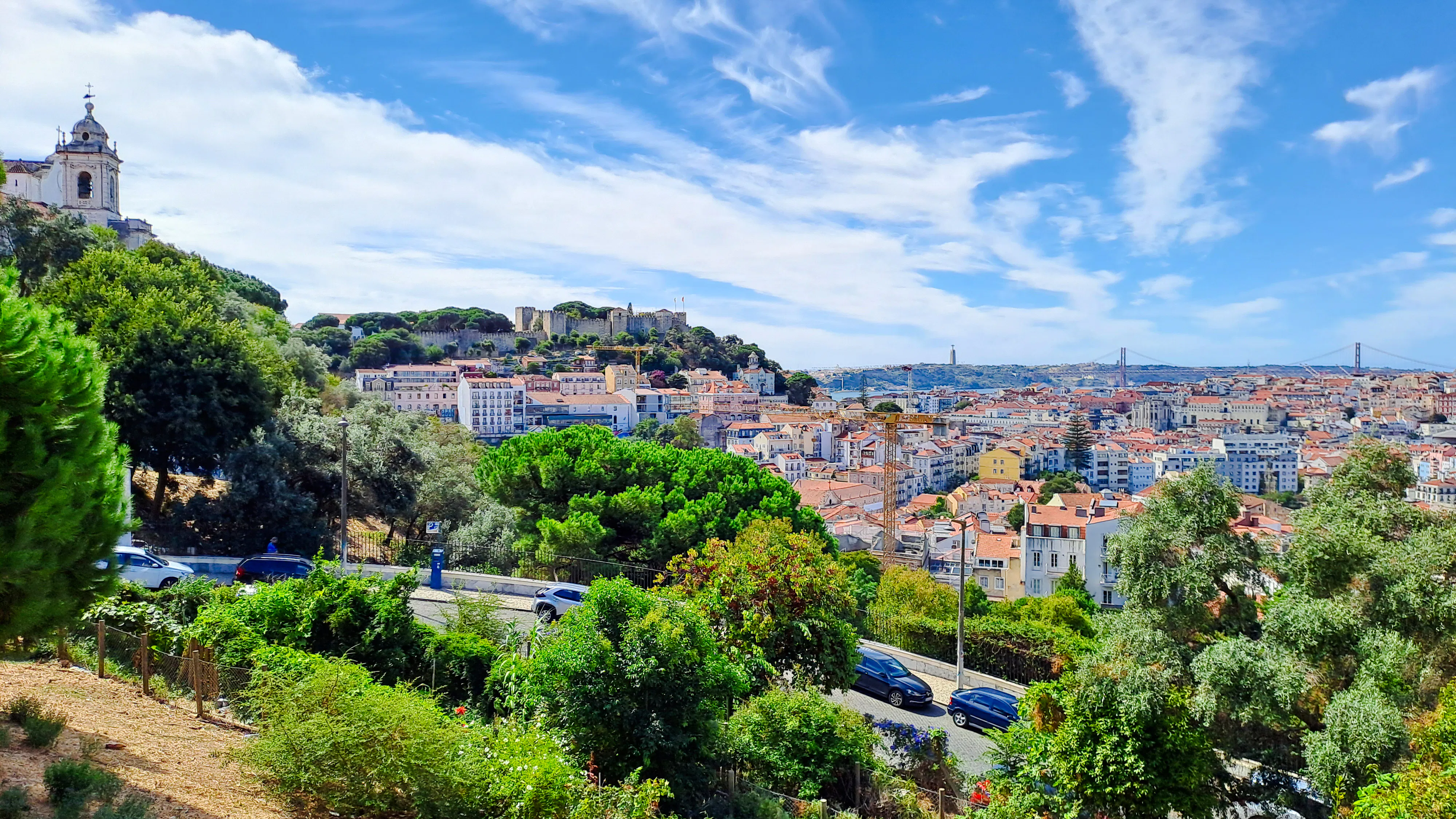 Lisbon Walking Tour: Alfama, Old City Walls and Viewpoints