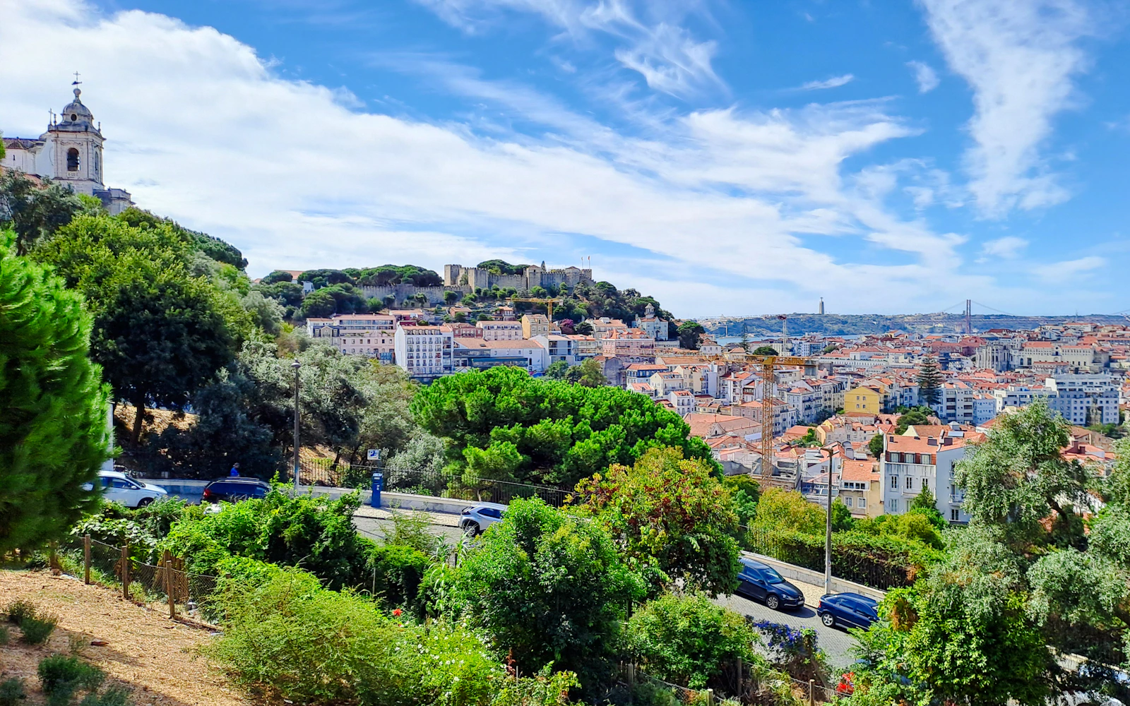 Lisbon Walking Tour: Alfama, Old City Walls and Viewpoints