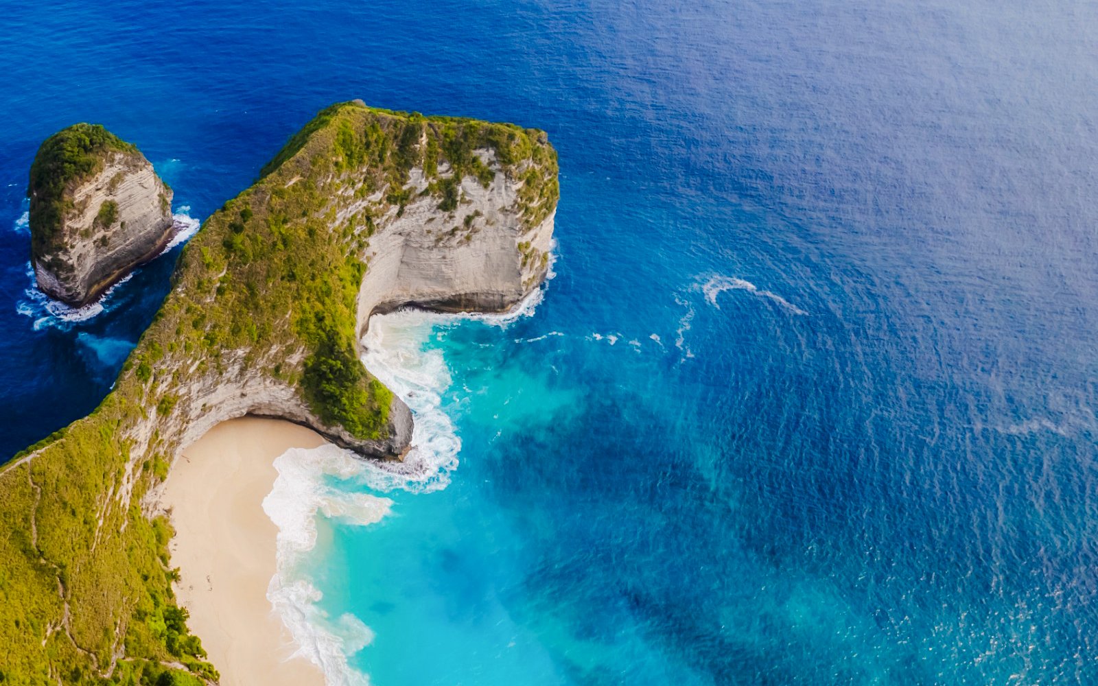 Aerial view of Kelingking Beach on West Nusa Penida Island with turquoise waters.