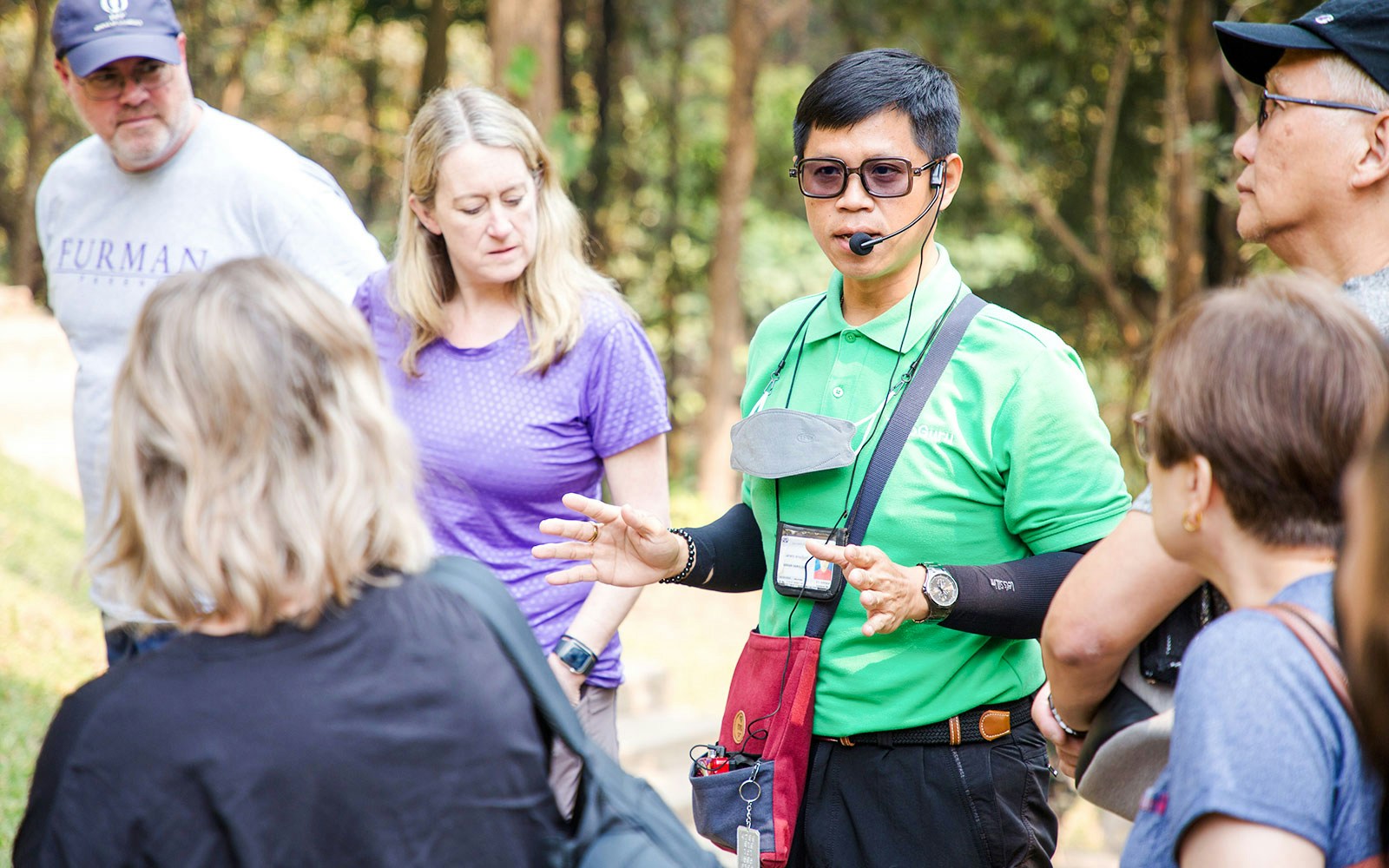 Tour guide explaining Doi Inthanon National Park to travelers in Chiang Mai.
