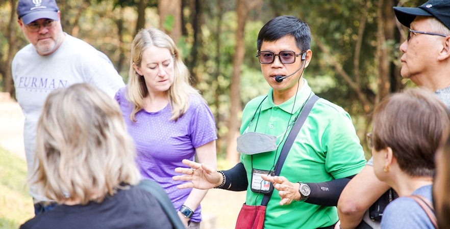 Tour guide explaining Doi Inthanon National Park to travelers in Chiang Mai.