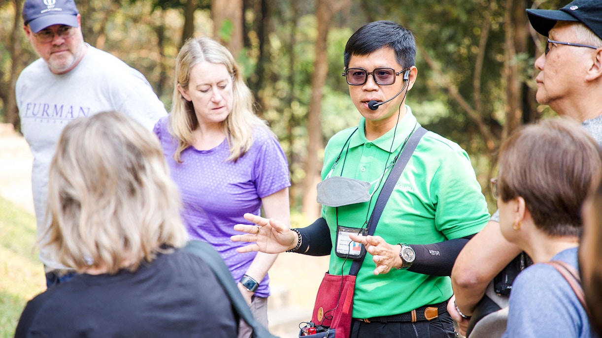 Tour guide explaining Doi Inthanon National Park to travelers in Chiang Mai.