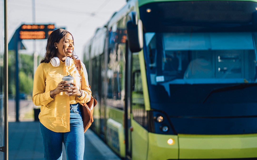 https://cdn-imgix.headout.com/media/images/58c0267e1e6391354edb4afaa1b80987-Catching-bus.jpg
