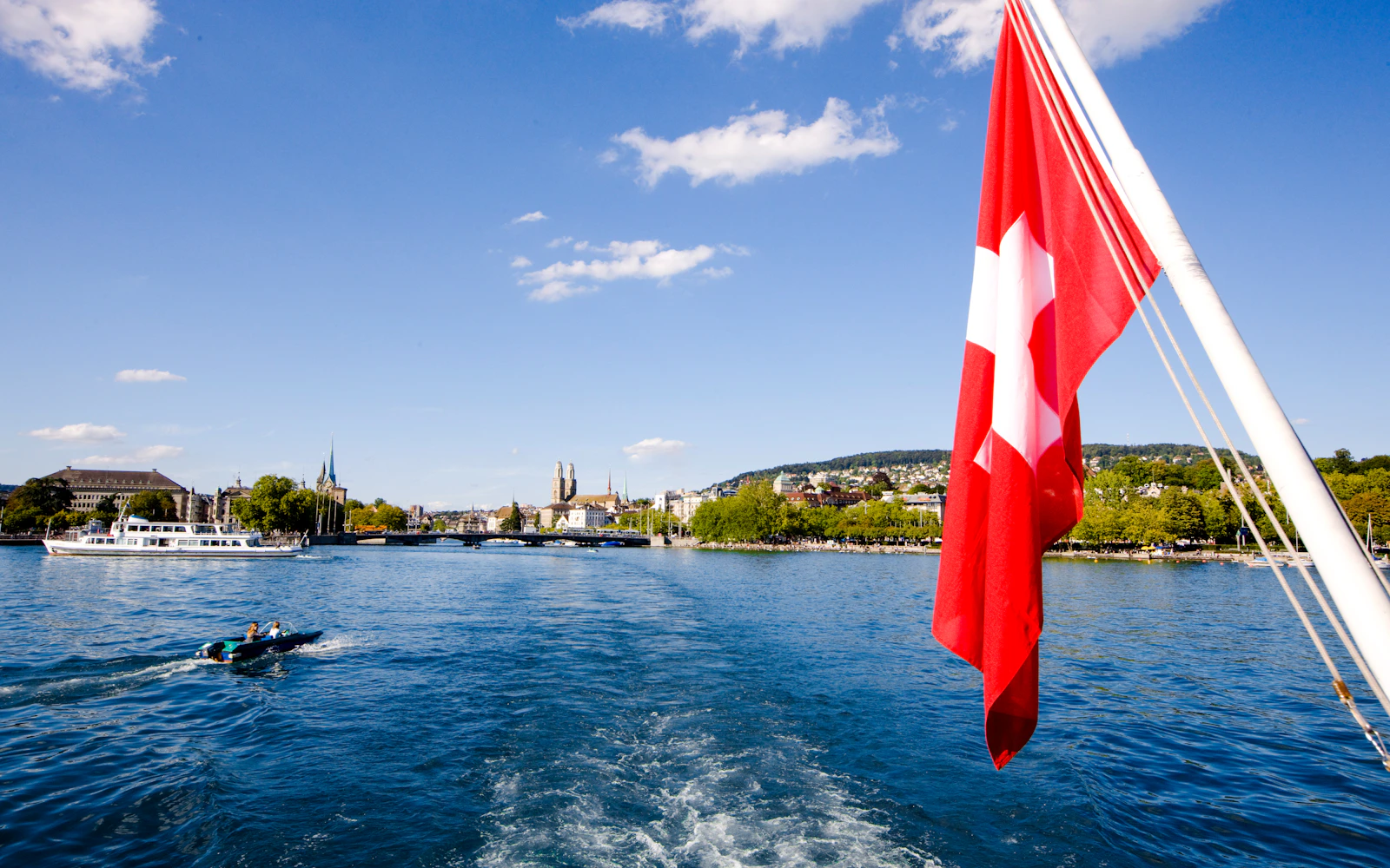 Zurich Guided City Tour with Lindt Home of Chocolate Museum Entry and Lake Zurich Cruise Image 10