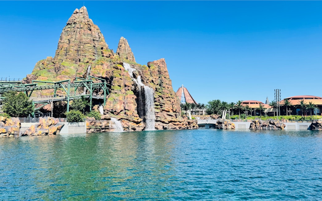 Centerpiece mountain and Jurassic Flyers ride at Jurassic World Isla Nublar, Universal Beijing Resort.