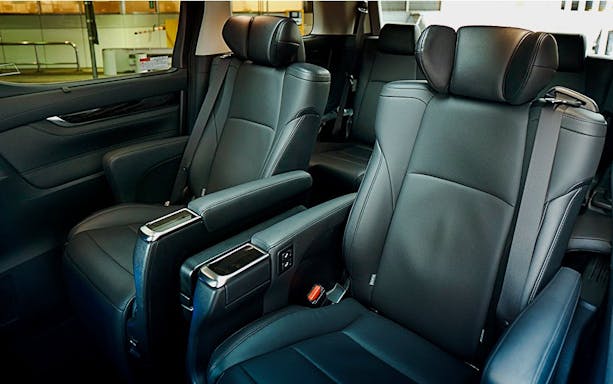Luxury van interior for Universal Studios Japan transfer from Osaka.