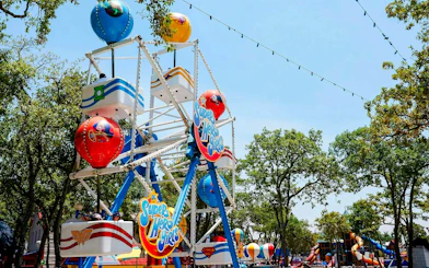 DC Superhero Girls Ferris wheel at Six Flags Mexico with themed gondolas.