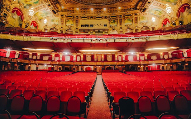 Interior of Chicago Theatre with ornate ceiling and red seating, part of The Chicago Theatre Tour Experience.