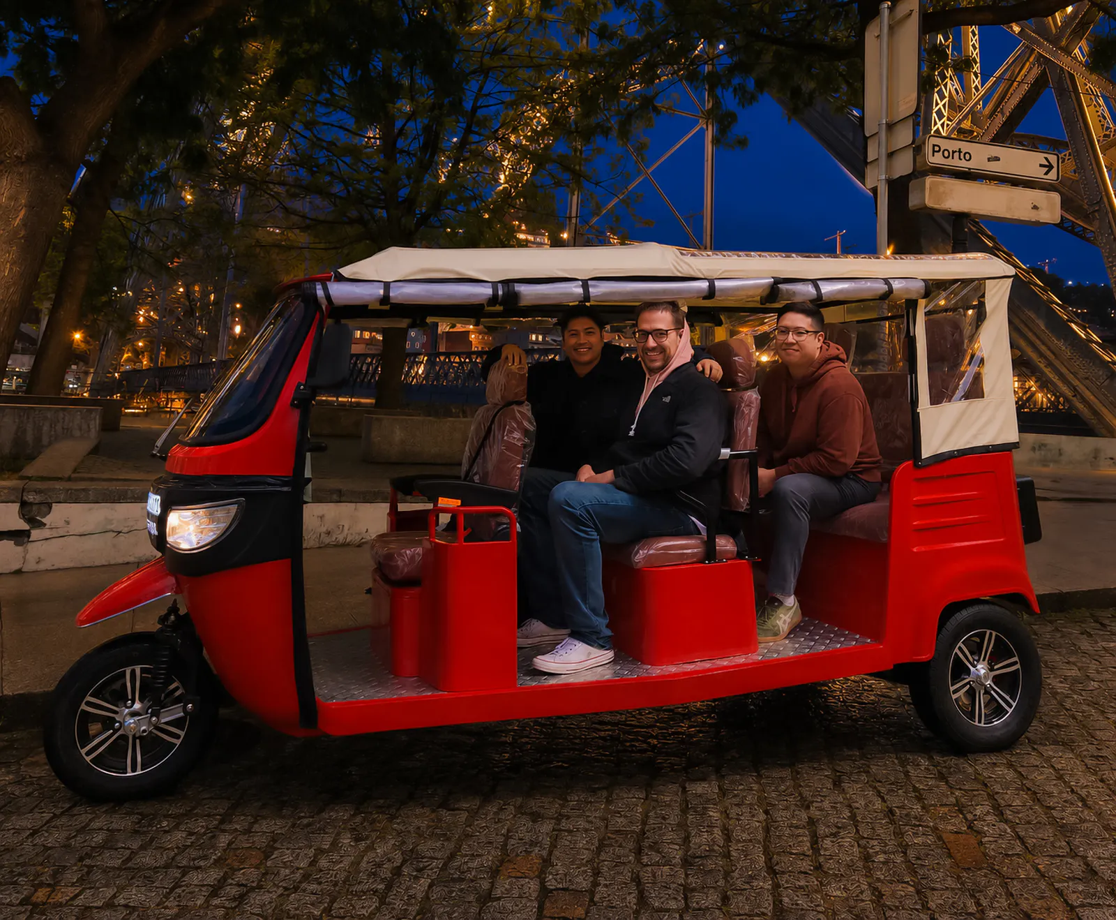 privat kveldstur i porto: myter og legender – tuk-tuk-tur-3