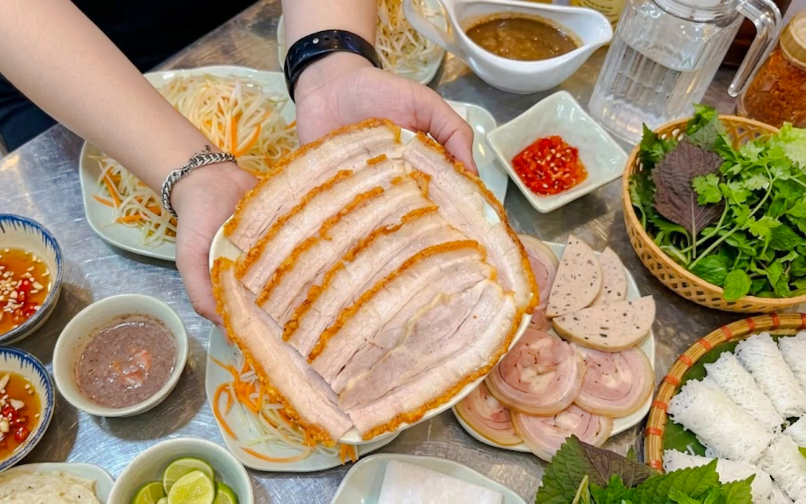 Da Nang Local Food Walking Tour with Round-Trip Transfers (Product 55312)