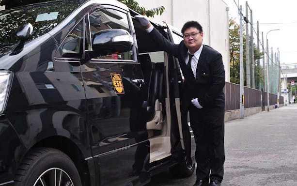 Private transfer service vehicle with driver at Kansai Airport for Osaka, Kyoto, Nara, Kobe routes.