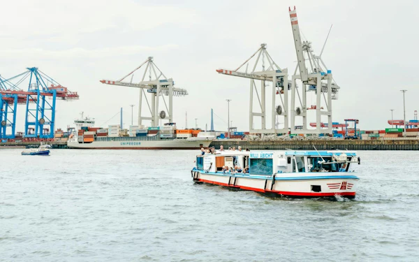 Hamburg 2-Hour Sightseeing Cruise with Audio Guide