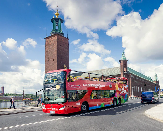 RED Sightseeing: Stockholm Hop-on Hop-off Bus with Optional Boat Tour
