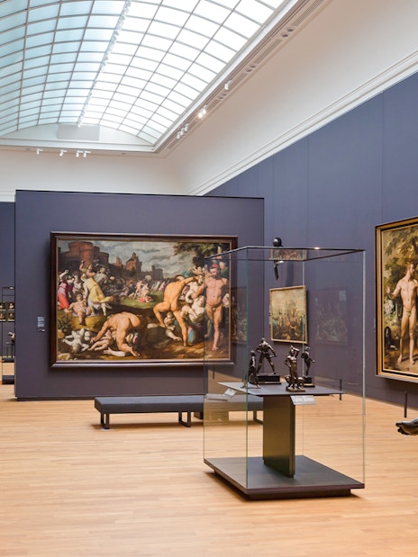Rijksmuseum 17th century gallery with paintings and sculptures on display.