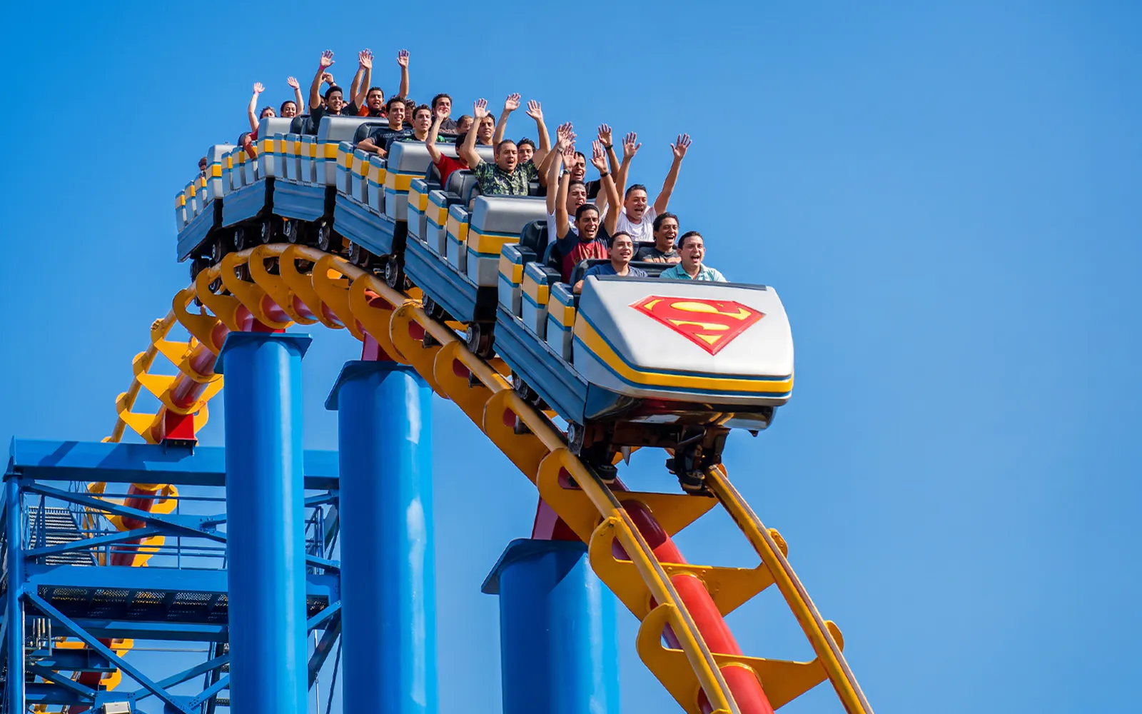 Superman Rollercoaster at Six Flags Mexico with riders on a steep drop.