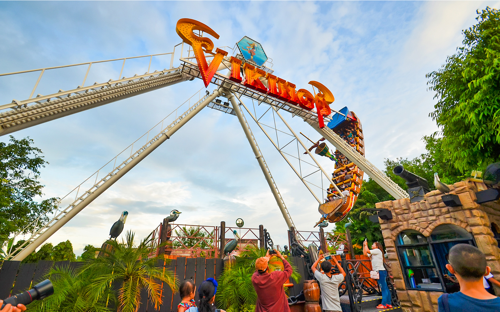 All rides at Dreamworld are - Dream World Water Park