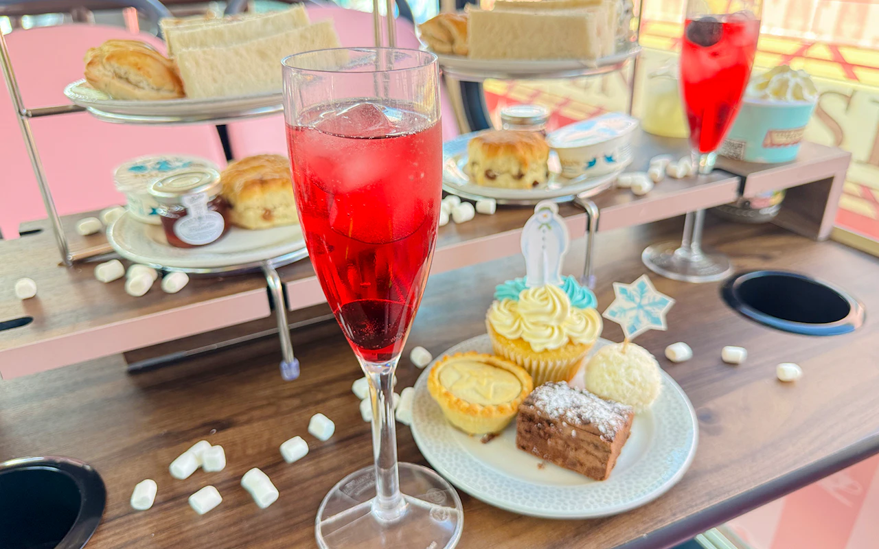 The Snowman™ Afternoon Tea Bus Tour — 8
