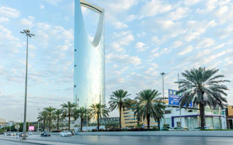 bytur i riyadh med guide og transport: al-masmak-festningen og kingdom centre sky bridge-1