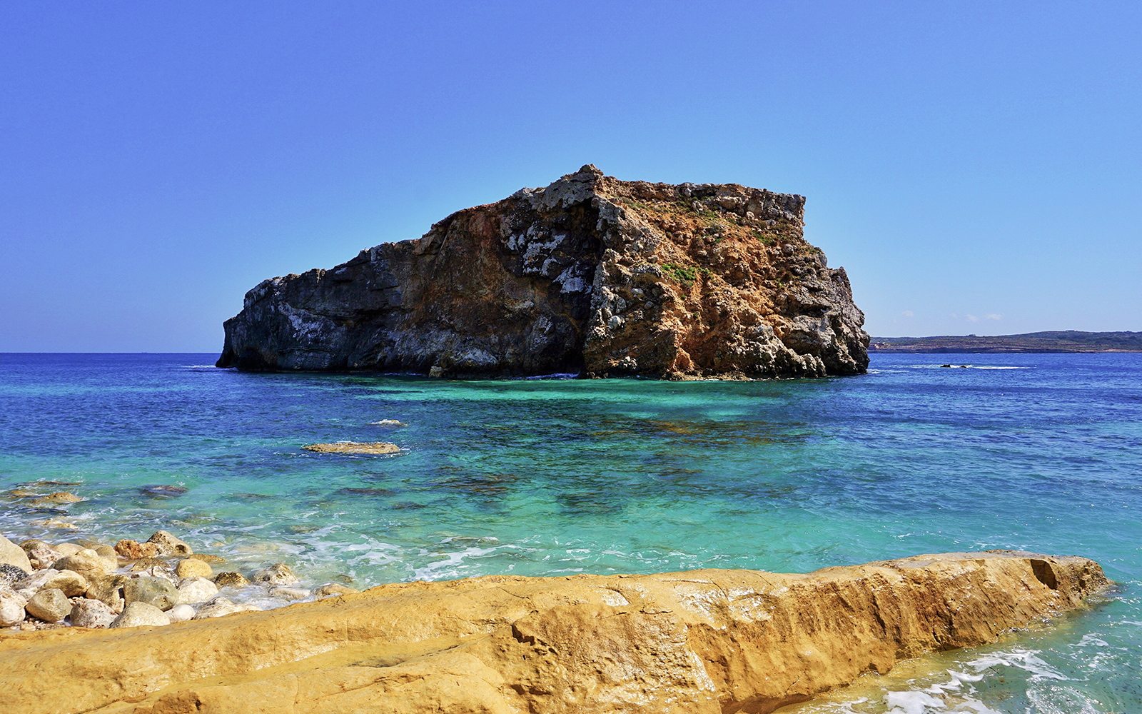 Ħalfa Rock Bay, Gozo