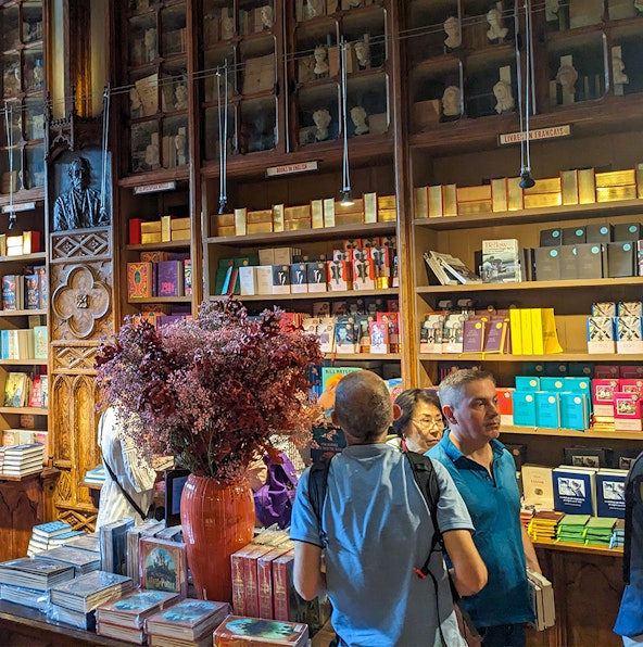 Plan your visit to Lello Library aka the most beautiful bookstore in the world