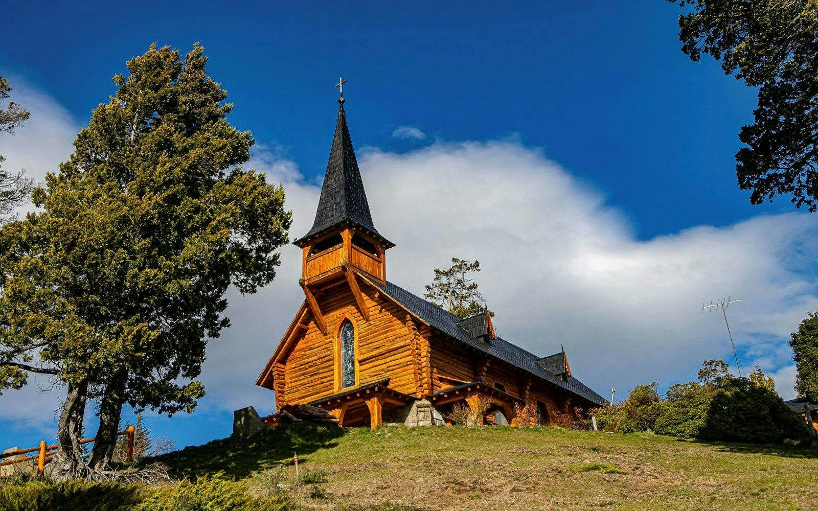 Historic San Eduardo Chapel on Circuito Chico, surrounded by mountains and forests.