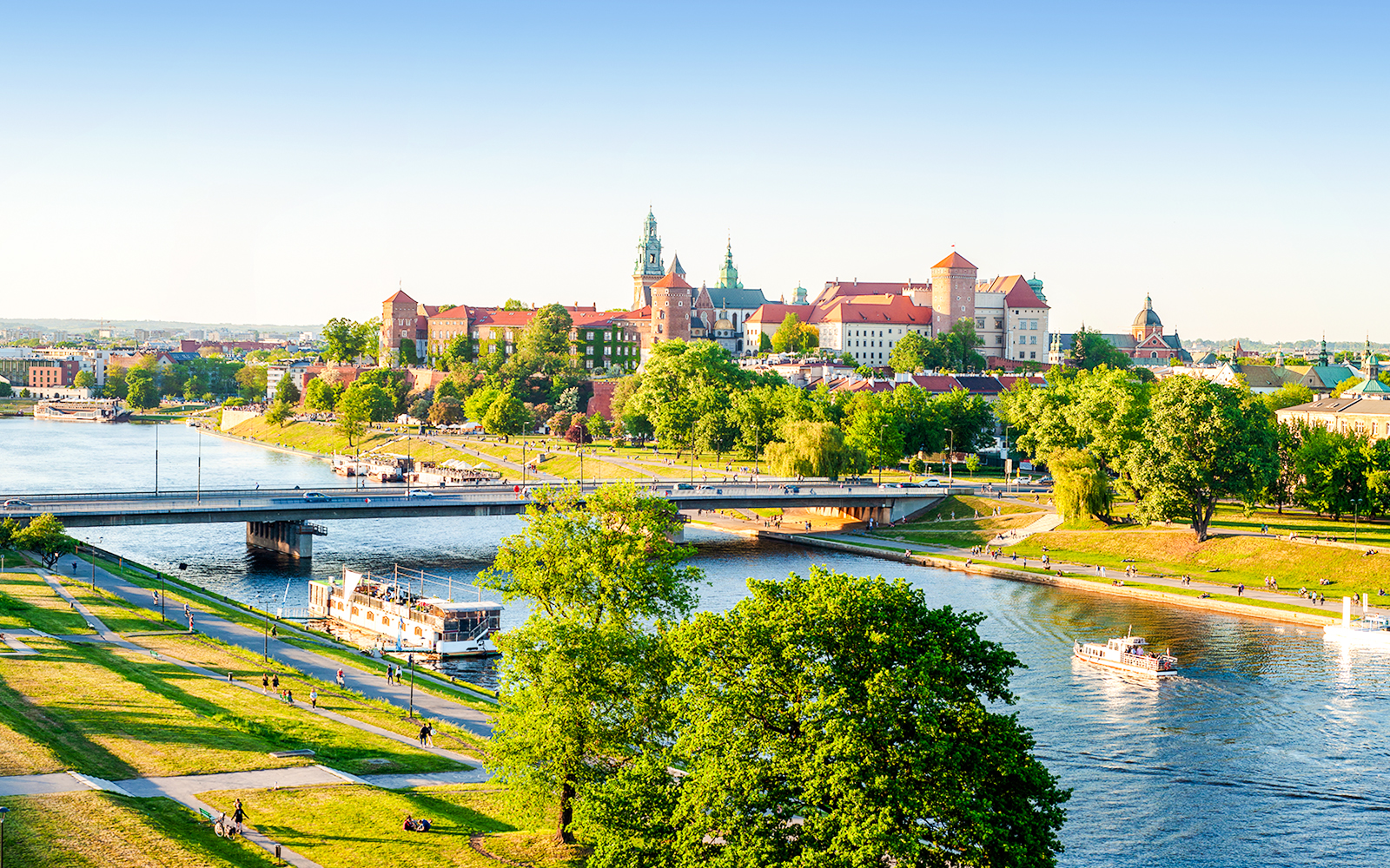 Wawel Castle and Cathedral overlooking the Vistula River in Krakow, Poland.