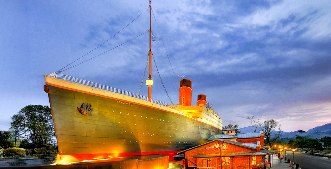 Buitenaanzicht van het Titanic Museum in Pigeon Forge