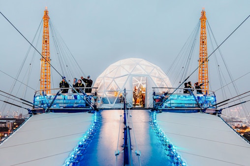 Arriba en The O2 Snow Globe Experience