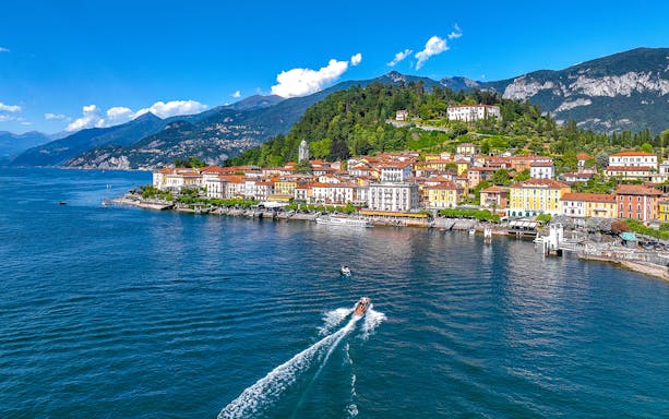 Lakeside view of Bellagio with colorful buildings and boats on Lake Como, Italy.