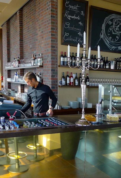 Bar area at Panoramapunkt Berlin with bartender preparing drinks.