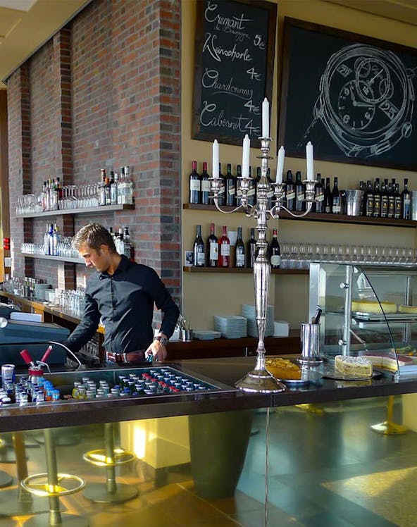 Bar area at Panoramapunkt Berlin with bartender preparing drinks.