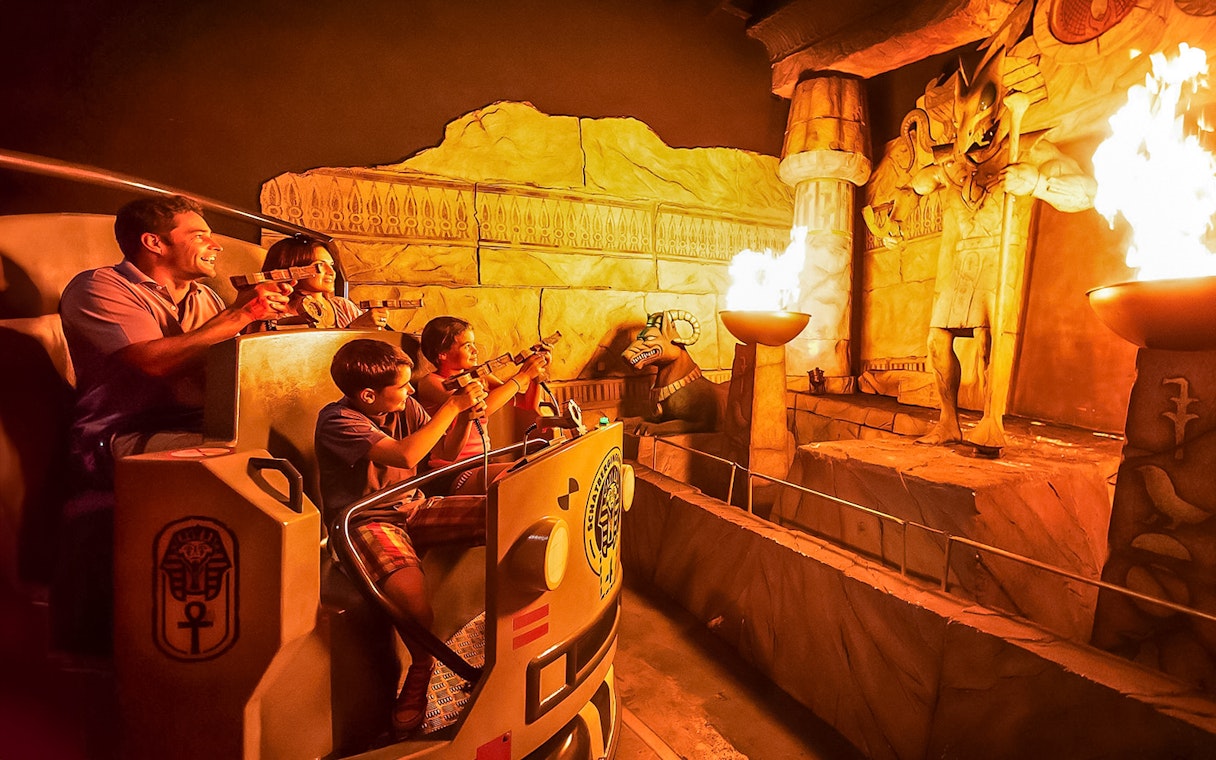 Family enjoying the Challenge of Tutankhamon ride at Walibi Belgium.