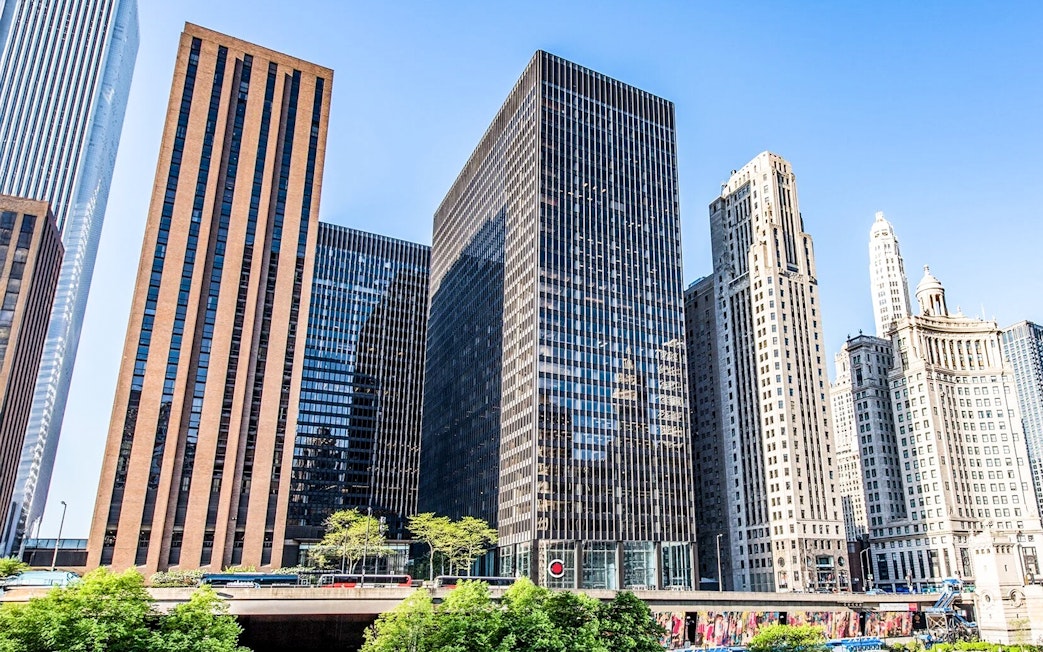 Skyscrapers at 111 E. Wacker Dr. in Chicago with clear blue sky.