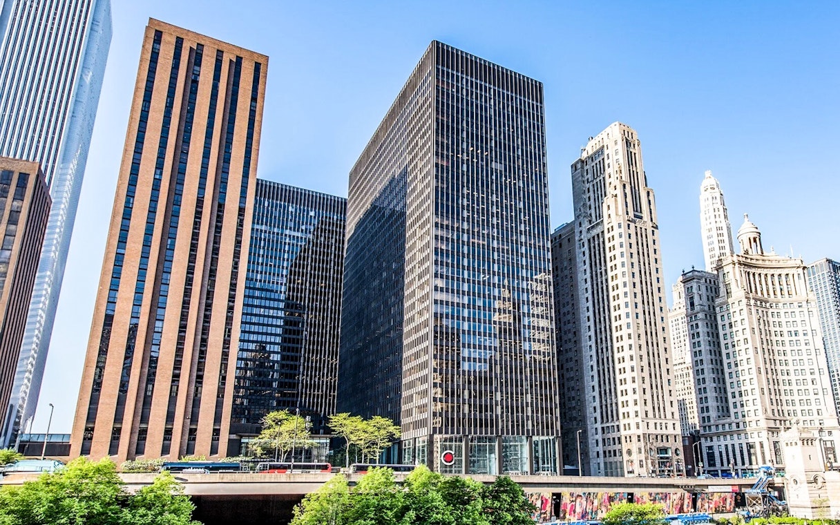 Skyscrapers at 111 E. Wacker Dr. in Chicago with clear blue sky.