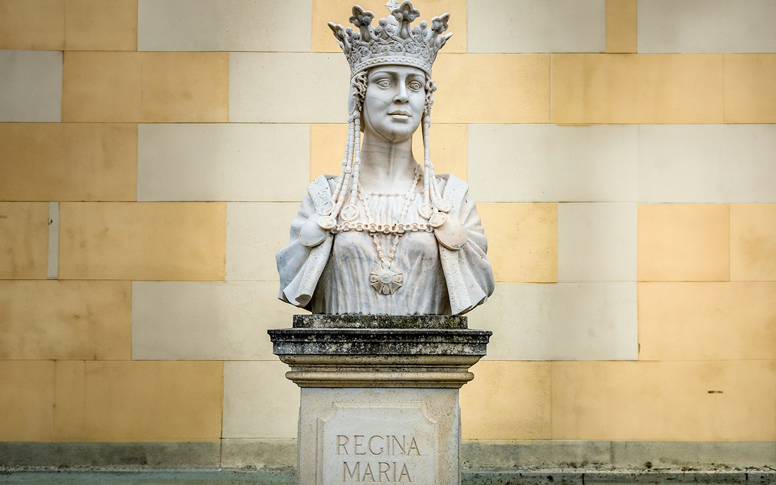 Bust of Queen Marie of Romania with crown and necklace.
