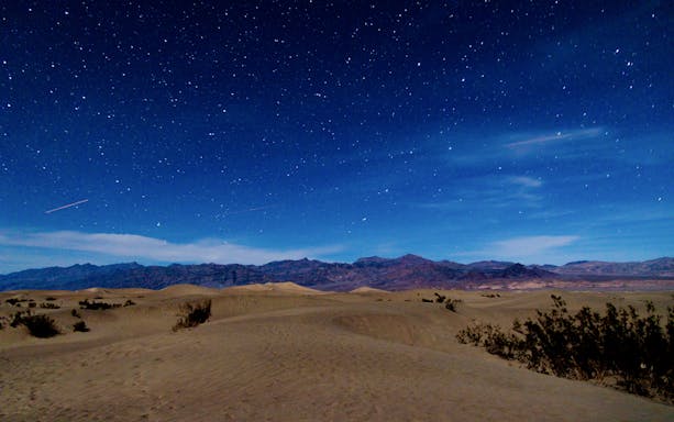 Starry night sky over desert landscape in Hurghada for a star-watching adventure.