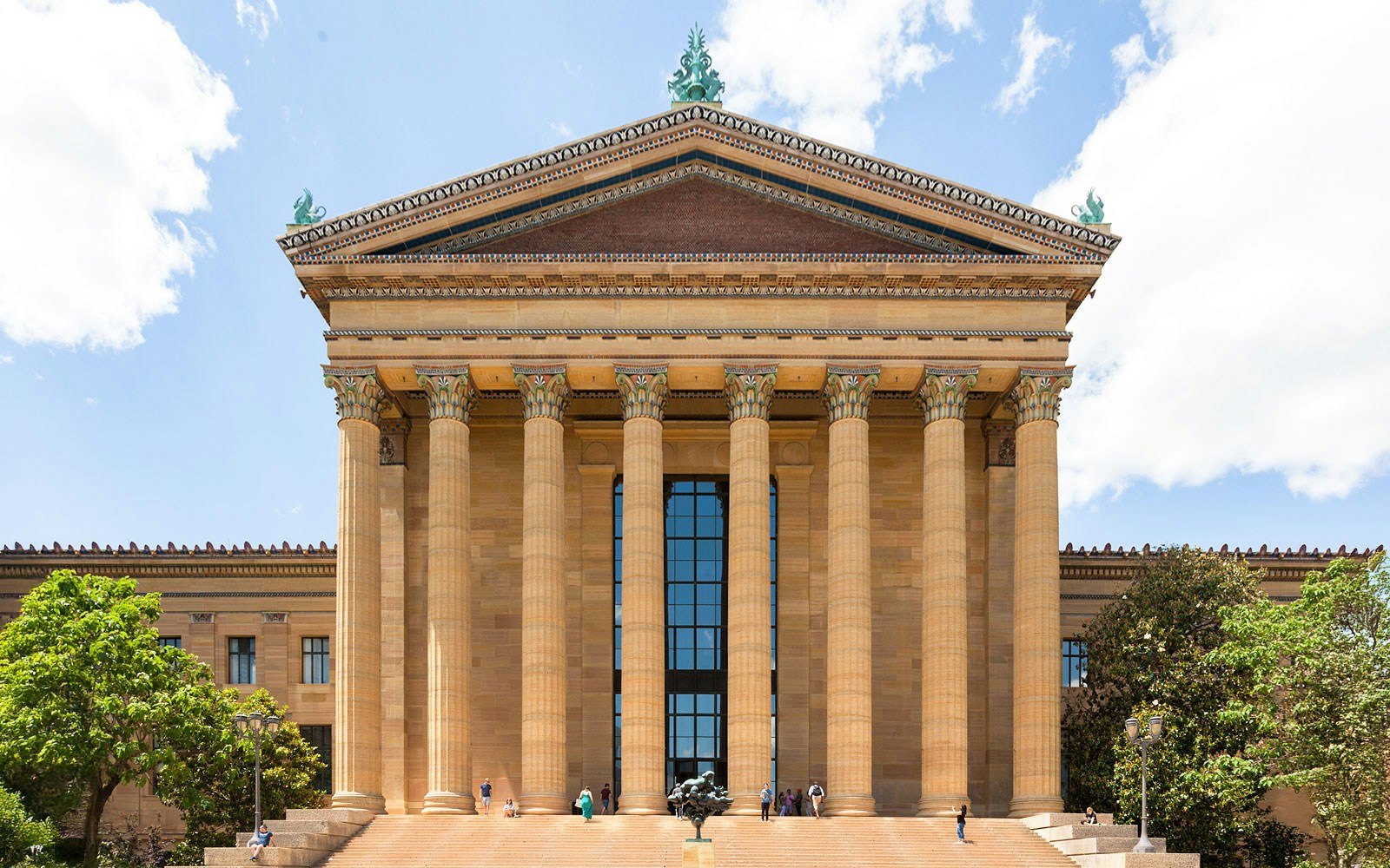 Philadelphia Museum of Art west entrance with hop-on hop-off bus in foreground.