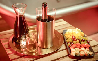 Carafe and wine with fruit bowl on wooden table in Eine.