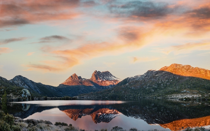 Cradle Mountain reflected in Dove Lake at sunset, Cradle Mountain National Park.
