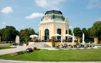 Kaiser Pavilion at Schönbrunn Zoo with outdoor seating and gardens.