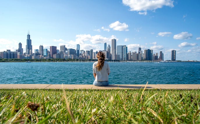 Guest viewing Chicago skyline from lakefront during Skydeck and Architecture Cruise tour.
