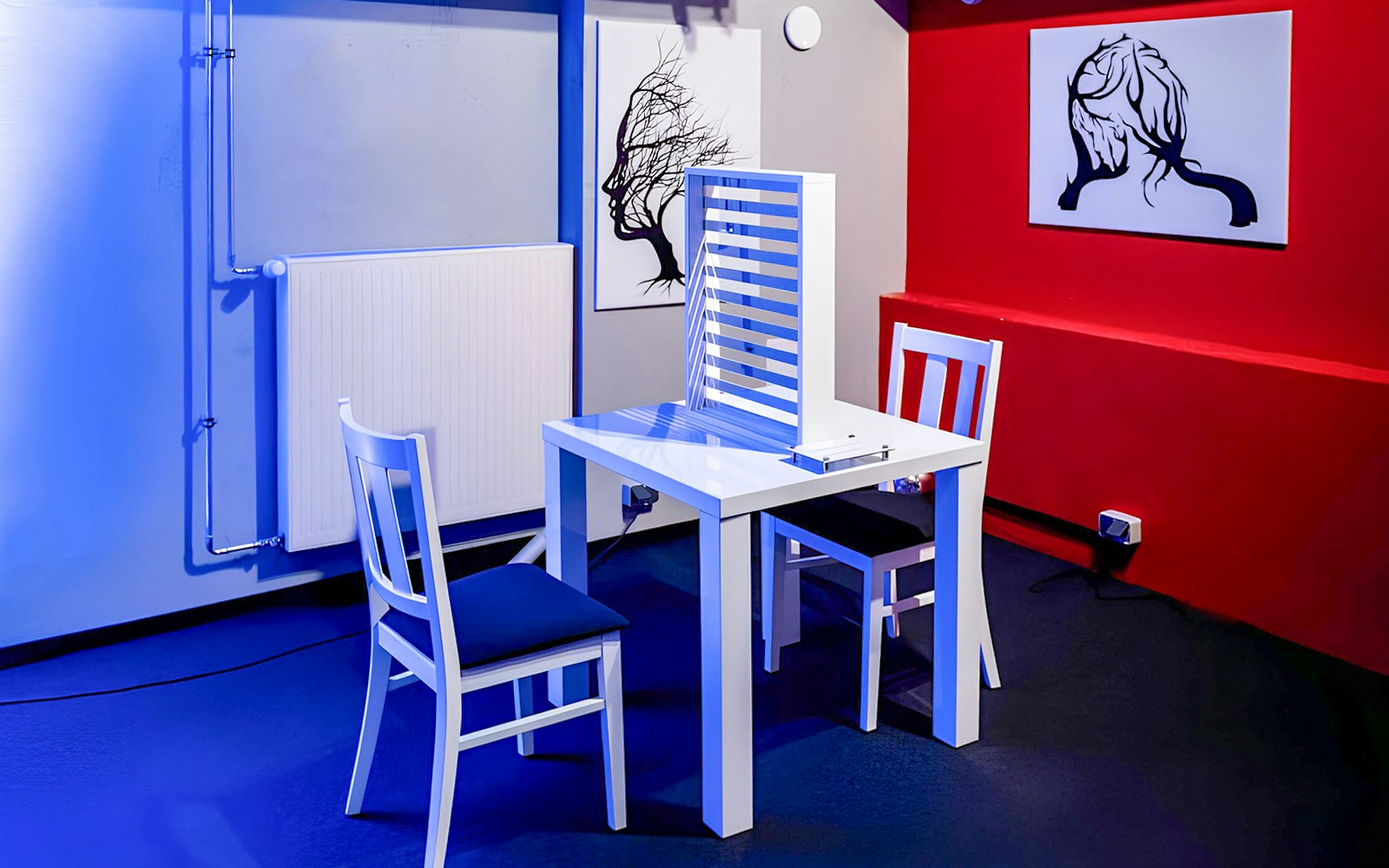 Interactive exhibit at DeJa Vu Museum Berlin with chairs and abstract art.