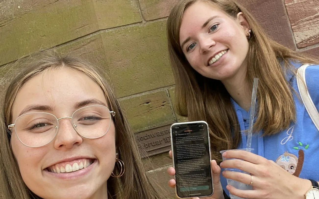Participants enjoying Old Town Frankfurt self-guided city exploration game with smartphone.